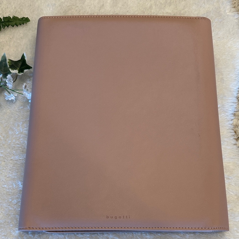 New Bugatti business binder